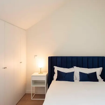 Pardal 2b - Penthouse In Alcantara - Parking Nearby Διαμέρισμα